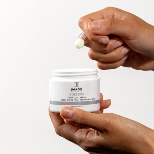Ageless Total Repair Creme - Image 2