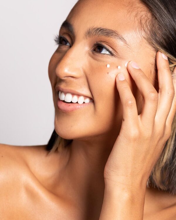 Iluma Intense Brightening Eye Crème - Image 2